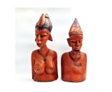 pereche de statui sculptate in lemn figuri africane tribal sejere suporturi laterale carti 44 cm inaltime busturi barbat femeie