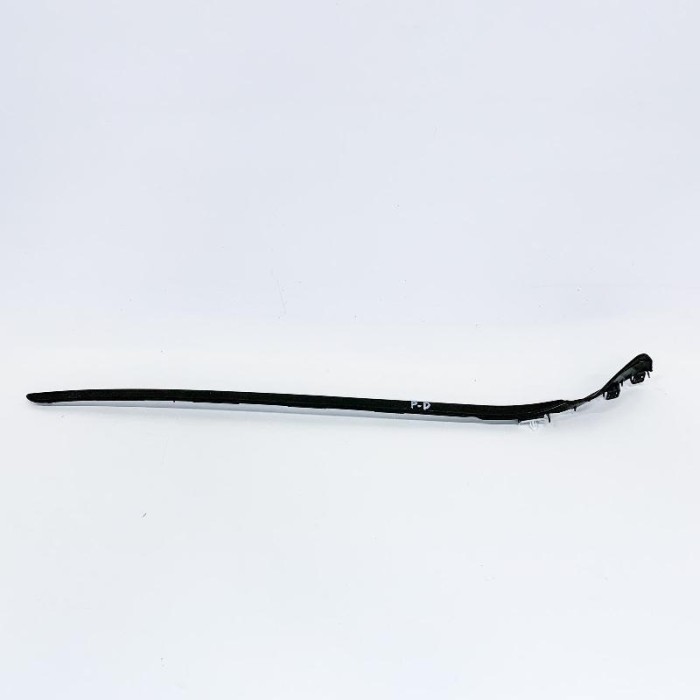 Ornament vertical parbriz dreapta VOLVO V90 II 2019 OEM: 31386575 | 10586135