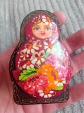 Cutiuta lenm pictat manual Rusia