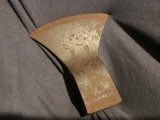 scule si unelte vechi - Topor deosebit de colectie pentru Tamplarie , Dulgherie cu ornamente incizate si marcaj pentru mana dreapta !