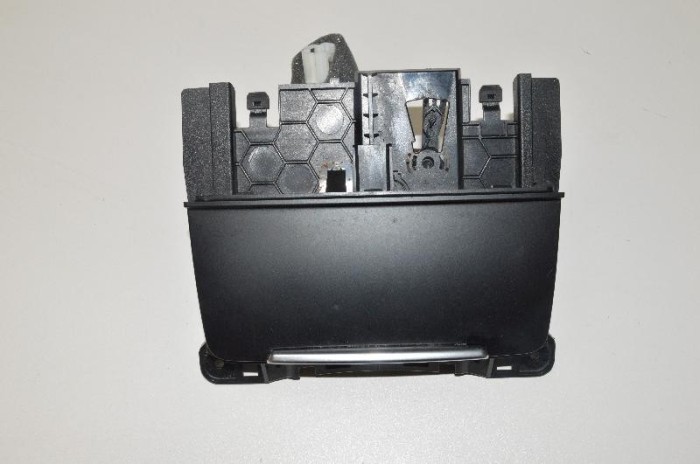 Scrumiera AUDI A4 Avant 8K5, B8 2010 OEM: 8K0857951 2427021