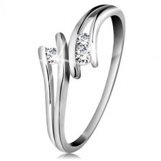 Inel din aur alb 585, trei diamante strălucitoare transparente, brațe despicate - Marime inel: 58