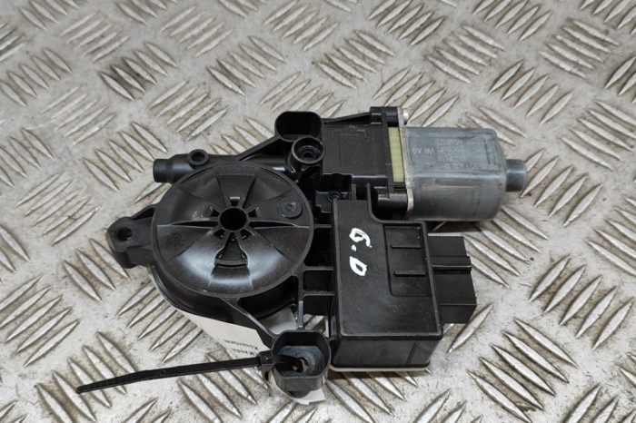 Motor macara geam ușă dreapta spate VW GOLF VII 5G1, BQ1, BE1, BE2 2018 OEM: 5Q0959812D,0130822694 26020010