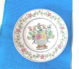 Cumpara ieftin Farfurie portelan famille rose cca. 1880-1920, pictura manuala - marcaj Qianlong