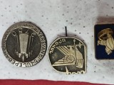 grup 4 insigne frumoase.Pentru decorare vestimentatie , sepci ,ghiozdane , geci , blugi frumusete si originalitate . alegeti sa fiti artisti .