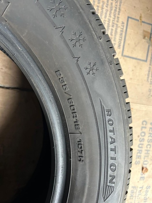 Set 4 Anvelope Iarna DUNLOP 235/60R18 107H DOT 4124