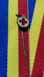 SV * Insigna CRUCEA ROȘIE miniatură, cu ac lung, Romania de la 1950