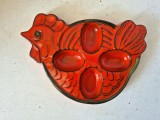 Platou Ceramica, pentru Ouă, Vintage &ndash; Formă de Găină, Roșu Vulcan
