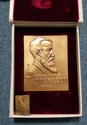Placheta si insigna pictorul Gheorghe Tattarescu , 1994 , medalie foto