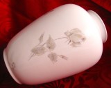 VAZA PORTELAN HUTSCHENREUTHER BAVARIA ANUL 1967 DECOR CU TRANDAFIRI 24 CM