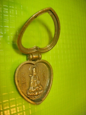 Medalion pandativ inimioara zeita Japonia bronz stare buna. Marimi: 3/ 2.5 cm. foto