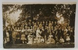 MIRE , MIREASA SI NUNTASII , FOTOGRAFIE COLECTIVA IN AER LIBER , MEDIUL URBAN , PERIOADA INTERBELICA