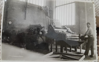 Fotografie, Uzina Titan, atelierul de cositorit tabla, perioada comunista foto