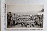 Fotografie militară Rom&acirc;nia WWII &ndash; grupa cu mortier/optice, ofițeri și trupa, anii &rsquo;40