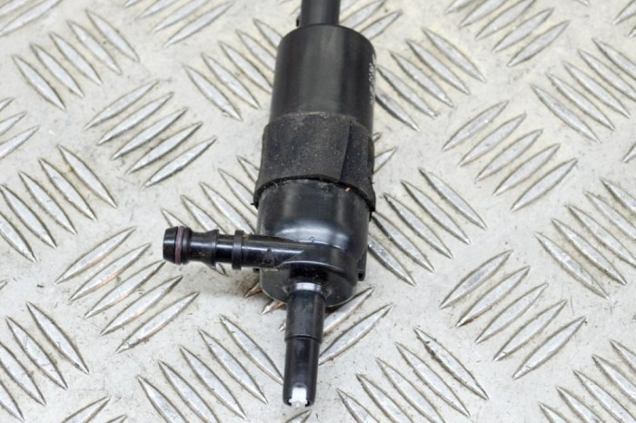 Motor rezervor lichid de parbriz AUDI Q5 8R 2011 OEM: 3B7955681,339723612V 13895726