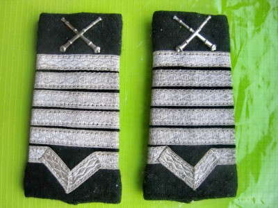 B760-2 Insemne grade Maistru militar Romania. Stare buna. Marimi: 11/5 cm. foto