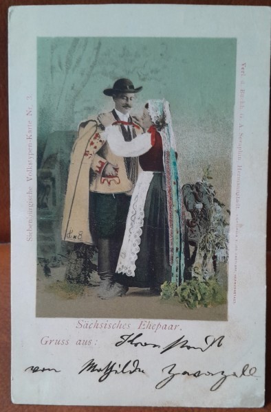Carte postala, barbat si femeie in costume traditionale, perioada interbelica