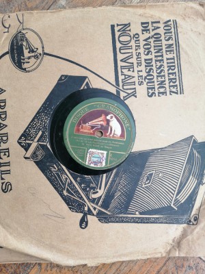 Disc GRAMOFON PATEFON. JE VEUX PAS QU ON M PRENNE POUR UN AMERICAN . TOUT EST. CHAMBARDE foto