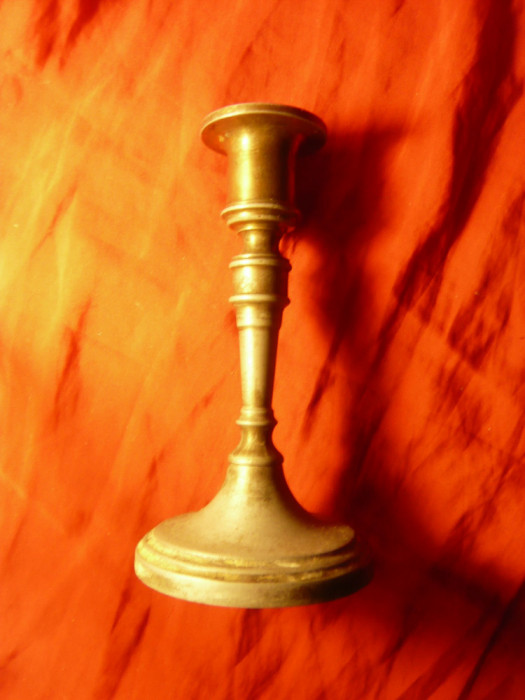 Sfesnic vechi metalic ,urme de bronz , h=15 cm