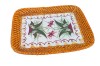 CENTRU DE MASA DECORATIV DIN CERAMICĂ SMĂLȚUITĂ ȘI &Icirc;MPLETITURĂ DIN FIBRE VEGETALE