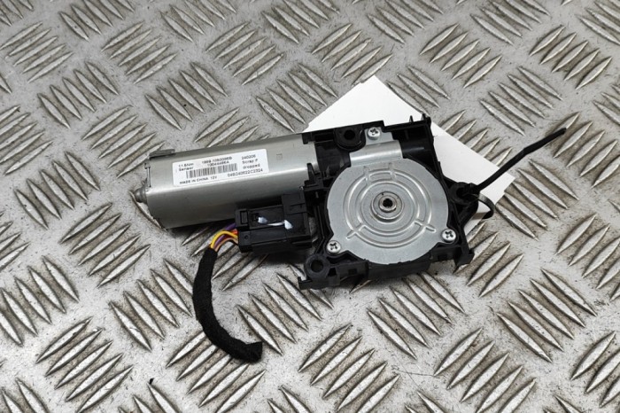 Motor trapa FORD KUGA III DFK 2024 OEM: LJ6B-15B689-BA 31199529