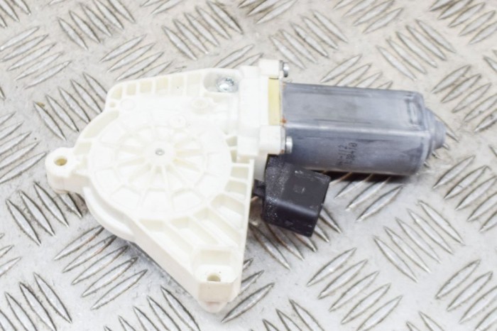 Motor macara geam ușă dreapta spate MERCEDES-BENZ E Cabrio A207 2015 OEM: 934531-102,A2078200642 13453730