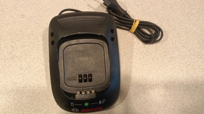 Alimentator BOSCH AL2215CV 14.4V -21.6v 1.5A model 2607225471 foto