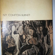 O familie si o mostenire - Ivy Compton Burnett