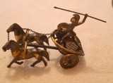 Statuetă gladiator roman &icirc;n car