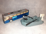 GRATUIT Autobuz 47 locuri, barca pneumatica plastic cu vasle si motor LOT14T2