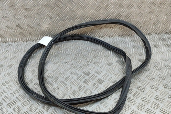 Garnitura de cauciuc haion VW GOLF VII 5G1, BQ1, BE1, BE2 2018 OEM: 5G6827705D 25366531