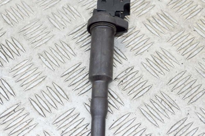 Bobina de inducție de &icirc;naltă tensiune BMW 5 F10 2013 OEM: 7594937,0221504470 14299255