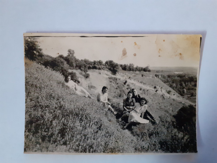 Fotografie 6/9 cm de grup din Romania din anii 40