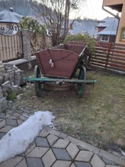 Caru?a cu ro?i de lemn foto