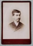 FOTOGRAF M. THAUL , ODESSA , PORTRETUL UNUI TANAR ( DIMITRIE ENESCO ? ) , FOTOGRAFIE TIP CABINET , SFARSITUL SEC. XIX,