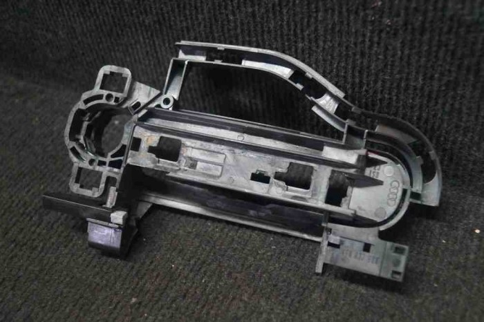 Cadru m&acirc;ner interior ușă dreapta față AUDI A6 Avant 4F5, C6 2009 OEM: 4F0837886 1967066