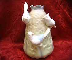 VAZA PORTELAN PORCEVAL SPANIA DECOR CU PASARI IN RELIEF 27 CM