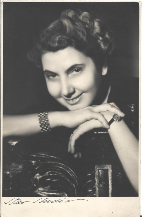 A3462N Portret de femeie, Star Studio, București, anii 1940