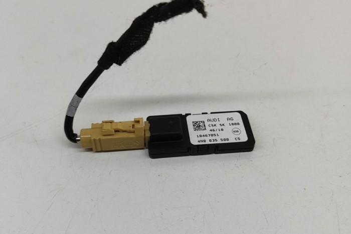 Amplificator de antena AUDI A6 4A2, C8 2019 OEM: 4N0035500 29857216