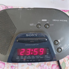 RADIO CU CEAS SONY ICF- C720L , FUNCTIONEAZA .