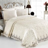Cumpara ieftin Set Lenjerie + Cuvertura de lux Matlasata cu broderie Eleganta 6 piese Maro deschis