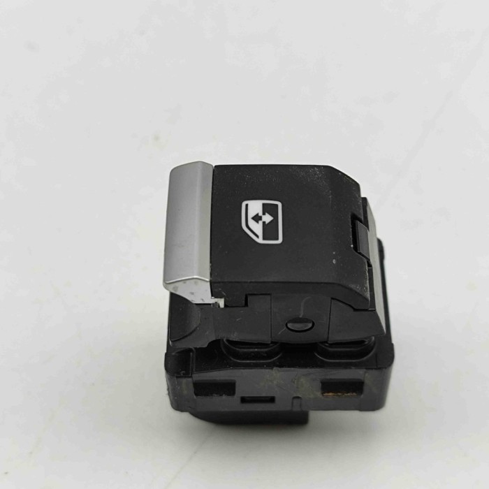 Buton geam ușă dreapta spate AUDI Q8 4MN 2024 OEM: 4M0959855 | 31869830