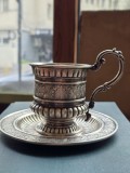 Ceașcă și farfurioară din argint 800 - model ornamental gravat