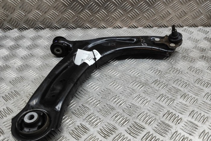 Braț inferior dreapta față VW ARTEON 3H7 2023 OEM: 3Q0407154D 27757745