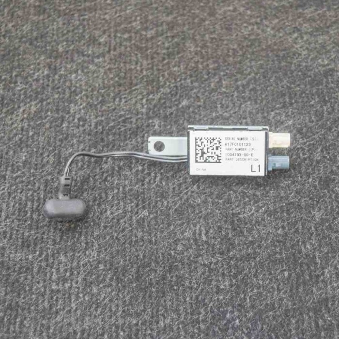Amplificator de antena TESLA MODEL S 2017 OEM: 1004793-00-E