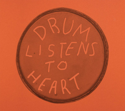 Drum Listens to Heart foto