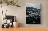 Tablou Canvas, "Ținuturi Vulcanice &icirc;n Cenușiu &Icirc;ntunecat", Descriere, Dramatic, Mozaic, Rocos, Contrast, Tăcut, &Icirc;ntins, Rece, Misterios, Rugos, Pustiu,