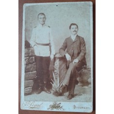 Fotografie pe carton, elev militar si barbat cu mustata, inceput de secol XX