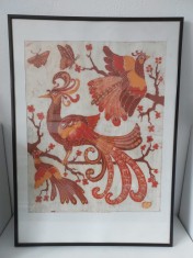 Tablou impremeu pe material textil batik indonezian, pasari si fluturi, inramat si sub sticla, rama metalica, 80x51x2cm