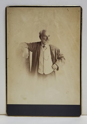 FOTOGRAF NECUNOSCUT , DOMN CU VESTA ALBA , FOTOGRAFIE TIP CABINET , SFARSITUL SEC, XIX foto